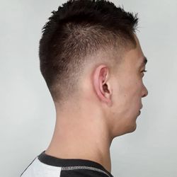 Salon 21 - Book an appointment for a barber cut with Sarah