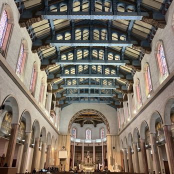 Blessed Sacrament - Churches Near Me - Los Angeles, California