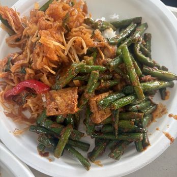 Wat Mongkolratanaram - Thai Near Me - Berkeley, California