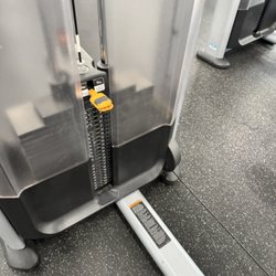 Blink Fitness - Queens Village - No stick for the weights