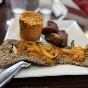 La Empanada Loca - Bistec encebollado con arroz con gandulees y amarillos - Puerto Rican Near Me - Oakland Park, Florida La Empanada Loca - Bistec encebollado con arroz con gandulees y amarillos - Puerto Rican Near Me - Oakland Park, Florida