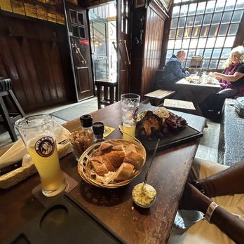 Café De Klos - Barbeque Near Me - Amsterdam, New Hampshire