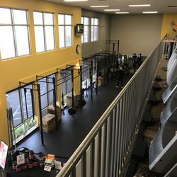 The Gym Ramona - Training area with 8 racks.