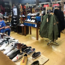 discount shoe stores toronto