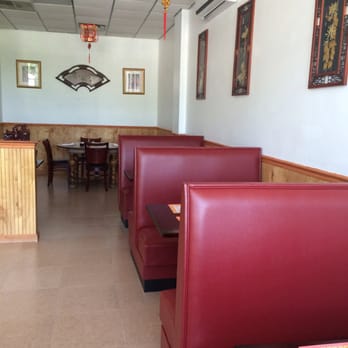 China III - a long row of booths in a restaurant - Chinese Near Me - York, Pennsylvania