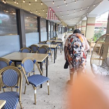 Ponte Vedra Wine Bar - Outside seating - Wine Bars Near Me - Ponte Vedra Beach, Florida