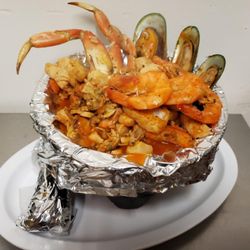 Las Islas Marias Restaurant - Molcajete de mariscos al Kora