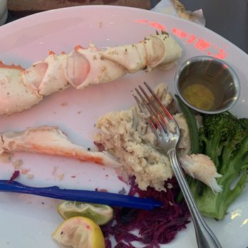 Gladstone's - 1 1/2 Pound Alaskan King Crab - Seafood Near Me - Long Beach, California