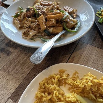 Aroy Thai Cafe - tofu pad kee mao - Thai Near Me - Houston, Texas Aroy Thai Cafe - tofu pad kee mao - Thai Near Me - Houston, Texas