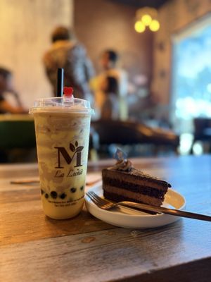 La Luna Tea & Dessert Bar by null