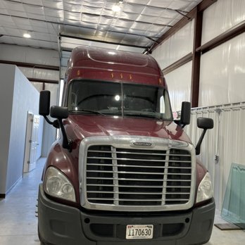 Auto Glass Madness - We do semi-trucks too. No job to big! - Auto Glass Services Near Me - Northport, Alabama Auto Glass Madness - We do semi-trucks too. No job to big! - Auto Glass Services Near Me - Northport, Alabama
