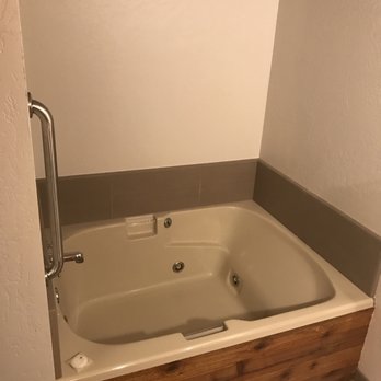 Comfort Inn & Suites - In room jacuzzi tub - Hotels Near Me - Ashland, Oregon Comfort Inn & Suites - In room jacuzzi tub - Hotels Near Me - Ashland, Oregon