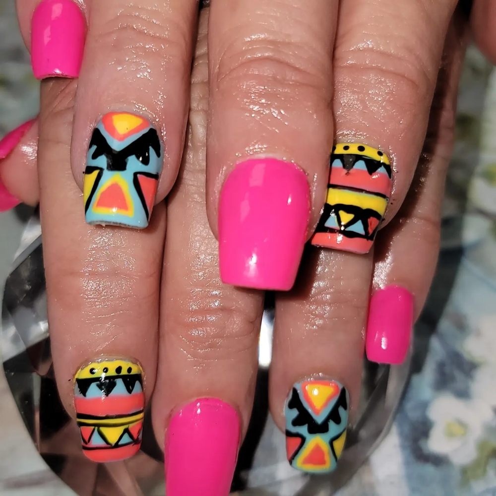 Rau's Top Notch Nails Logo