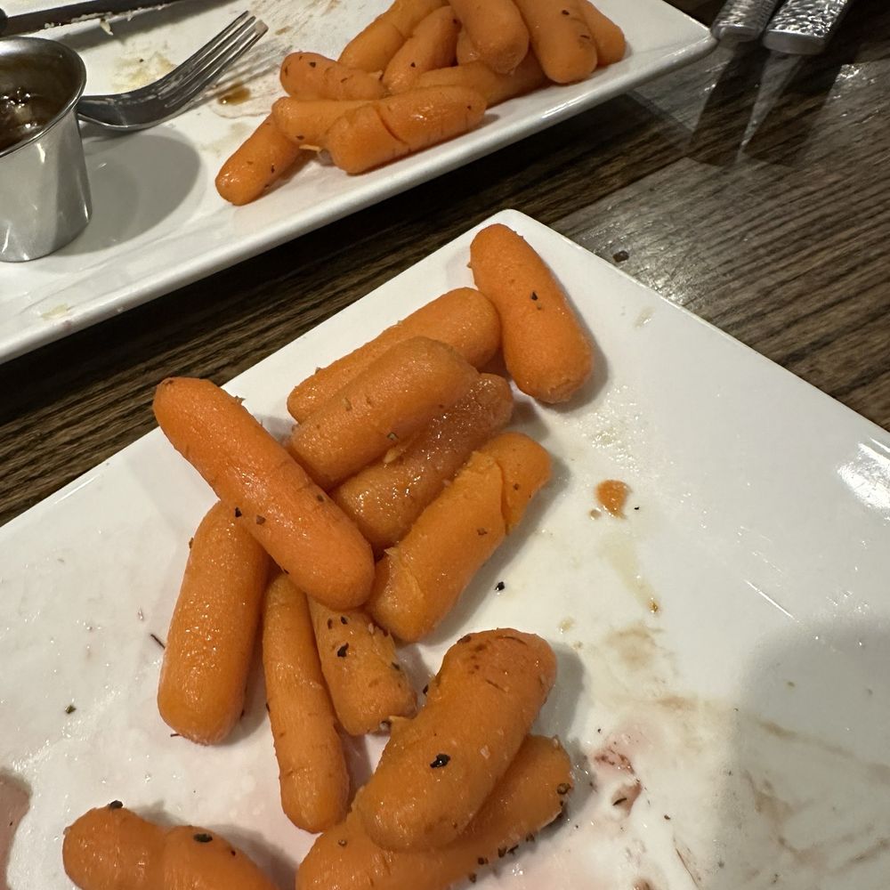 Carrots - no one was eating them. Baby carrots at that. At a "fine dining" restaurant. Cmon now at least do a maple glaze or something Carrots - no one was eating them. Baby carrots at that. At a "fine dining" restaurant. Cmon now at least do a maple glaze or something