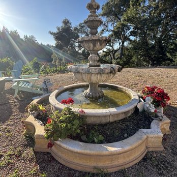 Cu Dona Winery - Wine Tasting Room Near Me - Cloverdale, California