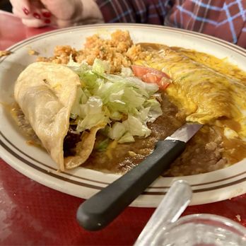 El Farolito - Taco and cheese enchilada Combination - Mexican Near Me - Placentia, California El Farolito - Taco and cheese enchilada Combination - Mexican Near Me - Placentia, California
