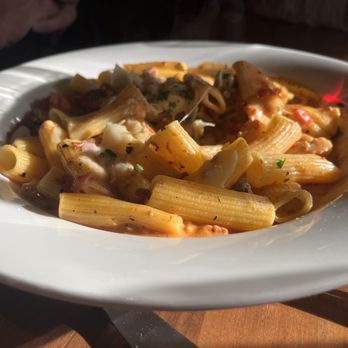 Willamette Valley Vineyards - Rigatoni bolognese - Wineries Near Me - Turner, Oregon Willamette Valley Vineyards - Rigatoni bolognese - Wineries Near Me - Turner, Oregon