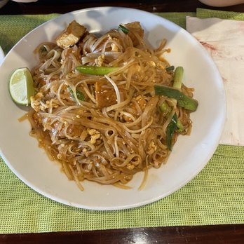 Eagle Thai Cuisine - Tofu Pad Thai - Thai Near Me - Cliffside Park, New Jersey