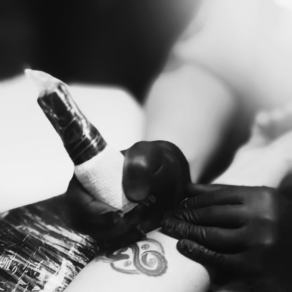 Throne Tattoo Logo