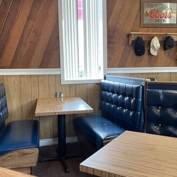 Vinny's Pizza Restaurant - booth seating - Italian Near Me - Bridgeport, Connecticut Vinny's Pizza Restaurant - booth seating - Italian Near Me - Bridgeport, Connecticut