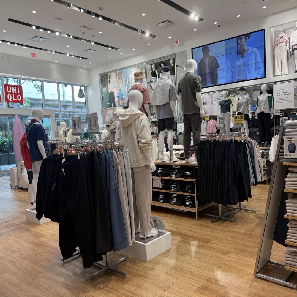 Uniqlo - Photo 7: Main floor - Men's Clothing Near Me - Honolulu, Hawaii Uniqlo - Photo 7: Main floor - Men's Clothing Near Me - Honolulu, Hawaii