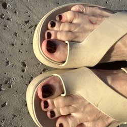 Upscale Spa & Nails - Chocolate sparkle for fall even though it's still hot!!
