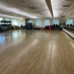 Gold's Gym San Antonio Rogers Ranch - Empty Body Combat class that was supposed to have a sub at 8:30am. 2nd week in a row, missing sub & no communication to members.