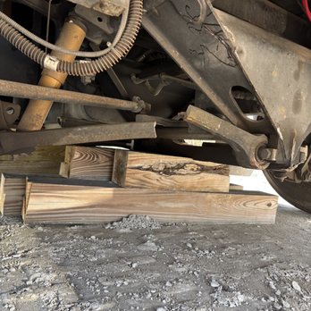 JB Xtreme Towing - Busted left side control arm from carelessly lifting up coach. - Towing Near Me - Tampa, Florida JB Xtreme Towing - Busted left side control arm from carelessly lifting up coach. - Towing Near Me - Tampa, Florida