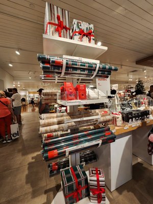 Crate & Barrel by null