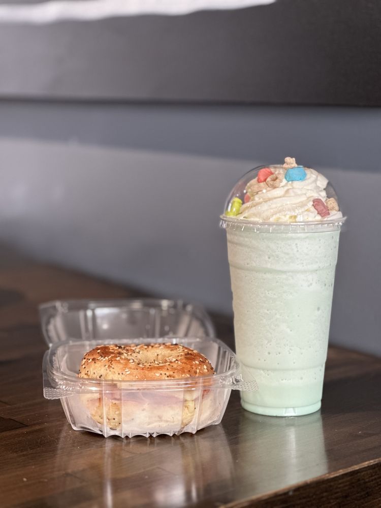 Munchies Coffee Logo