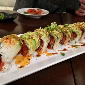 Mama M Sushi - 911 Roll - My favorite roll of the night - Japanese Near Me - Pasadena, California Mama M Sushi - 911 Roll - My favorite roll of the night - Japanese Near Me - Pasadena, California