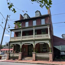 Railroad House Inn - Front entrance