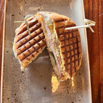 Wilfred's Lounge - Delicious sandwich! - Hawaiian Near Me - Napa, California
