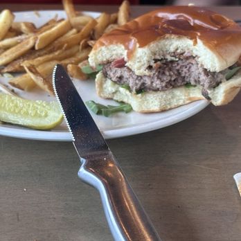 Johnson’s Landing - Medium burger, well done - Breweries Near Me - Hamburg, New York