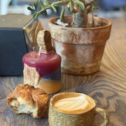 Flat white and cinnamon croffin.