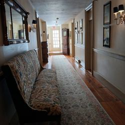 Sherwood Inn Hotel - Upper hall, 2nd floor