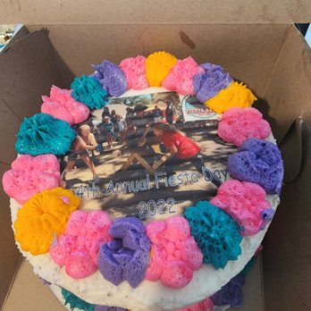 Cupcake’s cafe - a photo of a birthday cake - Custom Cakes Near Me - Frazier Park, California
