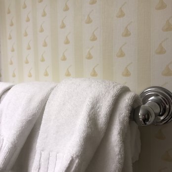 Hershey Lodge - Check out that wallpaper - Hotels Near Me - Hershey, Pennsylvania