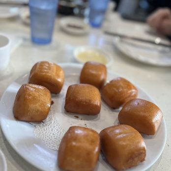 Mama Lu Dumpling House - 23 Zha Ye Xiang Man Tou  CRISPY FRIED COCONUT BREAD (6) - Chinese Near Me - Monterey Park, California