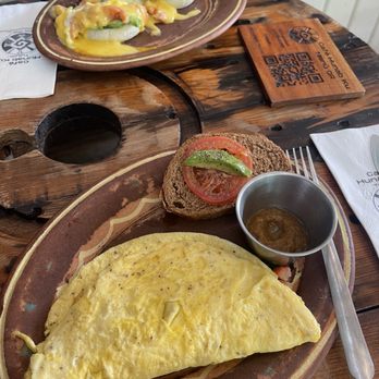 Café Hunab Ku - Omelet and Eggs Benedict - Cafeteria Near Me - Tulum, ROO Café Hunab Ku - Omelet and Eggs Benedict - Cafeteria Near Me - Tulum, ROO