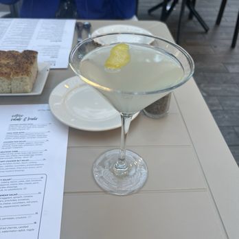 Tark's Grill & Bar - pear martini - Cocktail Bars Near Me - Lutherville, Maryland