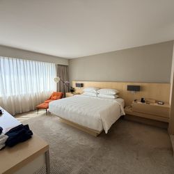 Hyatt Regency - Bedroom of regency suite