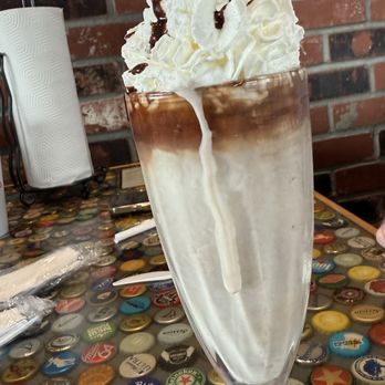 Fuddruckers - Chocolate Shake - American Near Me - Norfolk, Virginia