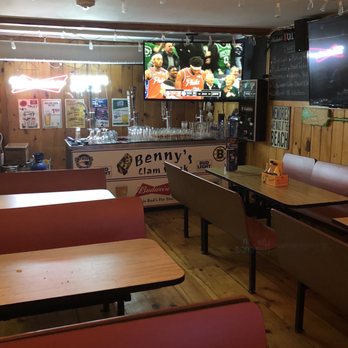 Benny's Clam Shack - Interior - Seafood Near Me - Narragansett, Rhode Island