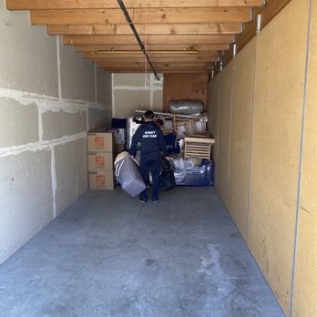 Easy Peasy Moving - Moving into storage unit - Movers Near Me Easy Peasy Moving - Moving into storage unit - Movers Near Me