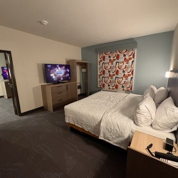 Home2 Suites by Hilton Hernando - Bedroom with another door to the living area - Hotels Near Me - Hernando, Mississippi Home2 Suites by Hilton Hernando - Bedroom with another door to the living area - Hotels Near Me - Hernando, Mississippi