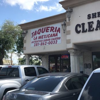 Taqueria La Mexicana - cars parked outside - Mexican Near Me - Channelview, Texas Taqueria La Mexicana - cars parked outside - Mexican Near Me - Channelview, Texas