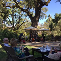 A beautiful setting for ver smooth jazz at Beringer Vineyards in St Helena. A beautiful setting for ver smooth jazz at Beringer Vineyards in St Helena.