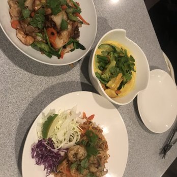 Lemon Grass Restaurant - Monks Curry, shrimp Pad Thai,  Chicken Satay - Asian Fusion Near Me - Sacramento, California