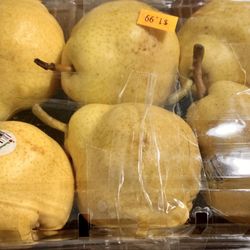 I get it, produce is hit or miss here... this was a hit for sure. 6 large delicious Bartlett pears.